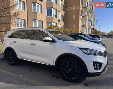 Белый Киа Соренто, объемом двигателя 2.2 л и пробегом 122 тыс. км за 21900 $, фото 1 на Automoto.ua