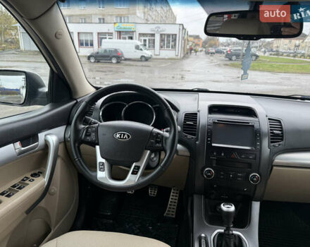 Бежевий Кіа Соренто, об'ємом двигуна 2.2 л та пробігом 269 тис. км за 11200 $, фото 18 на Automoto.ua