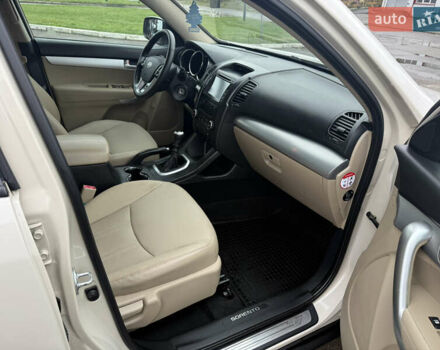 Бежевий Кіа Соренто, об'ємом двигуна 2.2 л та пробігом 269 тис. км за 11200 $, фото 15 на Automoto.ua