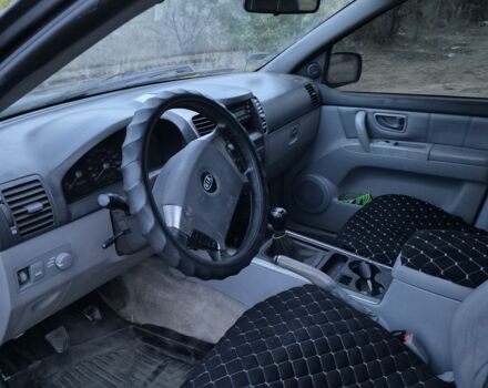 Черный Киа Соренто, объемом двигателя 2.5 л и пробегом 300 тыс. км за 3299 $, фото 6 на Automoto.ua