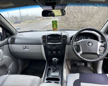 Черный Киа Соренто, объемом двигателя 2.5 л и пробегом 270 тыс. км за 4200 $, фото 6 на Automoto.ua