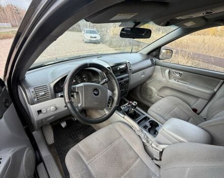 Черный Киа Соренто, объемом двигателя 2.5 л и пробегом 255 тыс. км за 3000 $, фото 6 на Automoto.ua