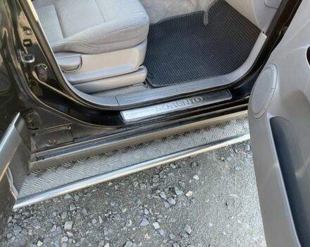 Черный Киа Соренто, объемом двигателя 2.4 л и пробегом 205 тыс. км за 6650 $, фото 7 на Automoto.ua