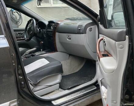 Черный Киа Соренто, объемом двигателя 2.5 л и пробегом 220 тыс. км за 4500 $, фото 3 на Automoto.ua