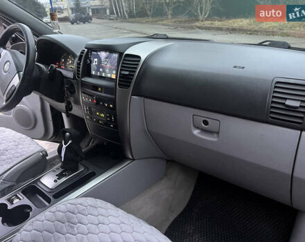 Черный Киа Соренто, объемом двигателя 2.5 л и пробегом 340 тыс. км за 7500 $, фото 16 на Automoto.ua