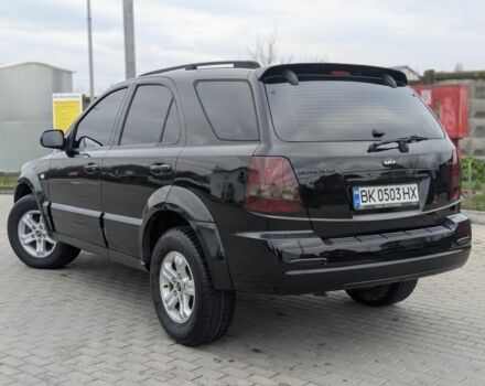 Черный Киа Соренто, объемом двигателя 2.5 л и пробегом 300 тыс. км за 8000 $, фото 5 на Automoto.ua