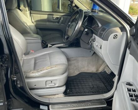 Черный Киа Соренто, объемом двигателя 2.5 л и пробегом 270 тыс. км за 3350 $, фото 13 на Automoto.ua