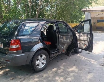 Чорний Кіа Соренто, об'ємом двигуна 2.5 л та пробігом 205 тис. км за 4500 $, фото 7 на Automoto.ua