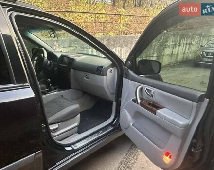 Черный Киа Соренто, объемом двигателя 2.5 л и пробегом 262 тыс. км за 9500 $, фото 7 на Automoto.ua