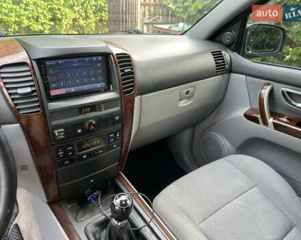 Черный Киа Соренто, объемом двигателя 2.4 л и пробегом 205 тыс. км за 7000 $, фото 9 на Automoto.ua