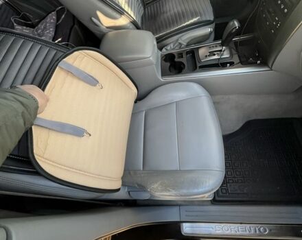 Черный Киа Соренто, объемом двигателя 2.5 л и пробегом 236 тыс. км за 8000 $, фото 9 на Automoto.ua