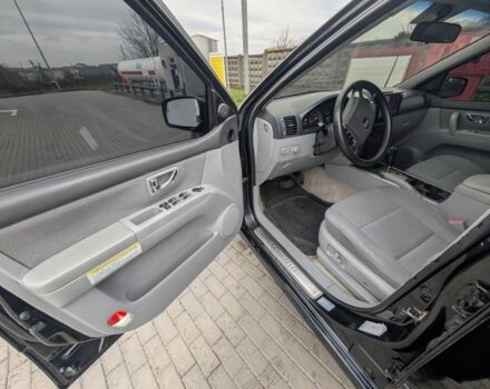 Черный Киа Соренто, объемом двигателя 2.5 л и пробегом 300 тыс. км за 8000 $, фото 6 на Automoto.ua