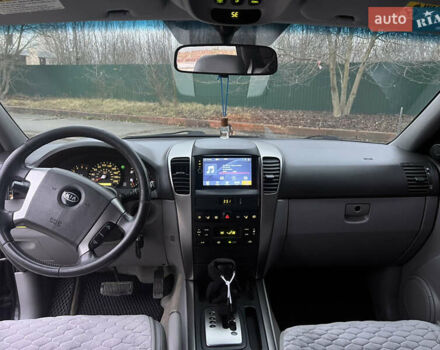 Черный Киа Соренто, объемом двигателя 2.5 л и пробегом 340 тыс. км за 7500 $, фото 9 на Automoto.ua