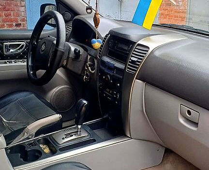 Черный Киа Соренто, объемом двигателя 2.5 л и пробегом 350 тыс. км за 4000 $, фото 9 на Automoto.ua
