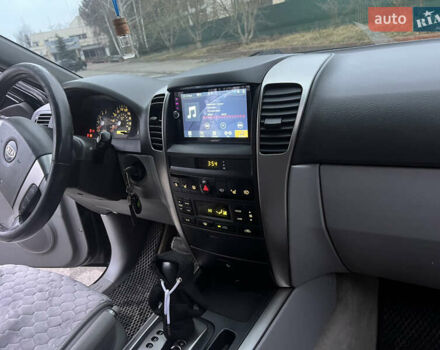 Черный Киа Соренто, объемом двигателя 2.5 л и пробегом 340 тыс. км за 7500 $, фото 18 на Automoto.ua