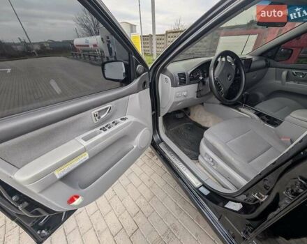 Черный Киа Соренто, объемом двигателя 2.5 л и пробегом 300 тыс. км за 8000 $, фото 5 на Automoto.ua