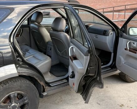 Черный Киа Соренто, объемом двигателя 2.5 л и пробегом 217 тыс. км за 5515 $, фото 2 на Automoto.ua