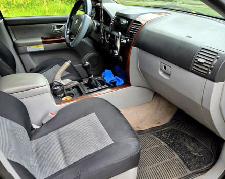 Чорний Кіа Соренто, об'ємом двигуна 2.5 л та пробігом 299 тис. км за 3000 $, фото 4 на Automoto.ua