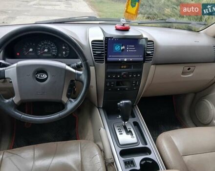 Черный Киа Соренто, объемом двигателя 2.5 л и пробегом 400 тыс. км за 4200 $, фото 6 на Automoto.ua