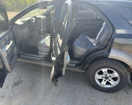 Черный Киа Соренто, объемом двигателя 2.5 л и пробегом 330 тыс. км за 3722 $, фото 5 на Automoto.ua