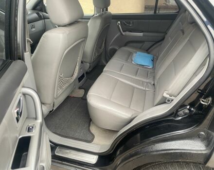 Черный Киа Соренто, объемом двигателя 2.5 л и пробегом 300 тыс. км за 6820 $, фото 8 на Automoto.ua