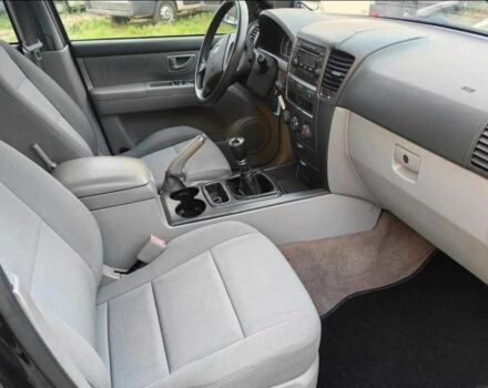 Черный Киа Соренто, объемом двигателя 2.5 л и пробегом 328 тыс. км за 3850 $, фото 8 на Automoto.ua