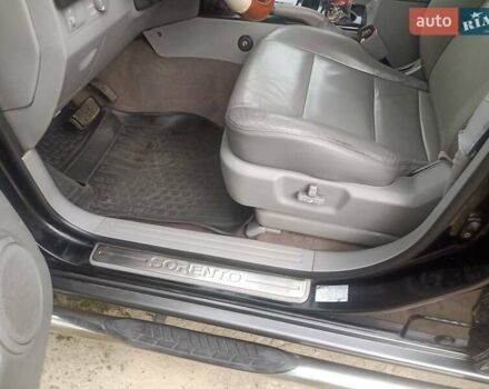 Черный Киа Соренто, объемом двигателя 2.5 л и пробегом 225 тыс. км за 10500 $, фото 3 на Automoto.ua