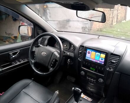 Черный Киа Соренто, объемом двигателя 2.5 л и пробегом 140 тыс. км за 9500 $, фото 2 на Automoto.ua