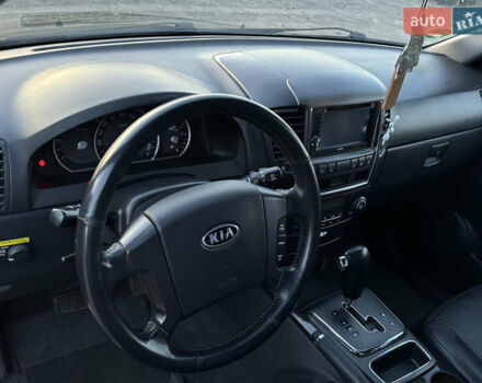 Черный Киа Соренто, объемом двигателя 2.5 л и пробегом 220 тыс. км за 8700 $, фото 15 на Automoto.ua