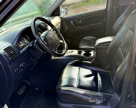 Черный Киа Соренто, объемом двигателя 2.5 л и пробегом 258 тыс. км за 4500 $, фото 6 на Automoto.ua