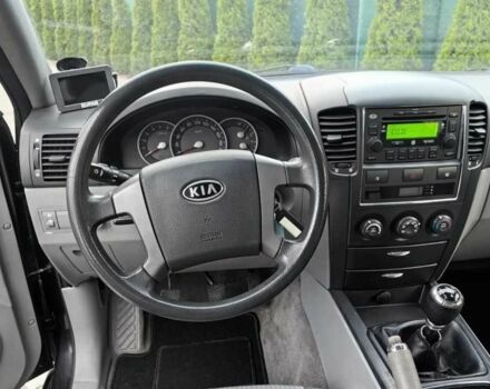 Черный Киа Соренто, объемом двигателя 2.5 л и пробегом 328 тыс. км за 3850 $, фото 9 на Automoto.ua