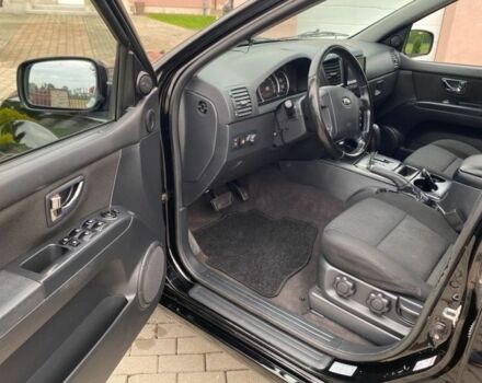 Черный Киа Соренто, объемом двигателя 2.5 л и пробегом 246 тыс. км за 3800 $, фото 5 на Automoto.ua