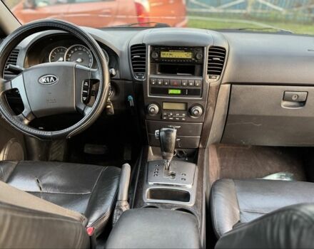 Черный Киа Соренто, объемом двигателя 2.5 л и пробегом 290 тыс. км за 5200 $, фото 15 на Automoto.ua