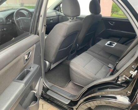 Черный Киа Соренто, объемом двигателя 2.5 л и пробегом 246 тыс. км за 3800 $, фото 6 на Automoto.ua