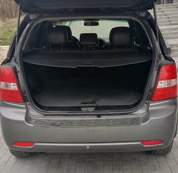 Черный Киа Соренто, объемом двигателя 2.5 л и пробегом 260 тыс. км за 7900 $, фото 4 на Automoto.ua