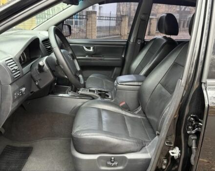 Черный Киа Соренто, объемом двигателя 2.5 л и пробегом 173 тыс. км за 9500 $, фото 9 на Automoto.ua