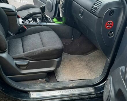 Черный Киа Соренто, объемом двигателя 2.5 л и пробегом 250 тыс. км за 4870 $, фото 17 на Automoto.ua