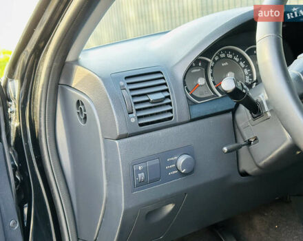 Черный Киа Соренто, объемом двигателя 2.5 л и пробегом 139 тыс. км за 8650 $, фото 19 на Automoto.ua