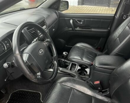 Черный Киа Соренто, объемом двигателя 2.5 л и пробегом 280 тыс. км за 4100 $, фото 4 на Automoto.ua