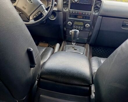 Черный Киа Соренто, объемом двигателя 2.5 л и пробегом 200 тыс. км за 9000 $, фото 2 на Automoto.ua