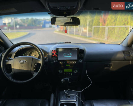 Чорний Кіа Соренто, об'ємом двигуна 3.3 л та пробігом 250 тис. км за 8200 $, фото 19 на Automoto.ua