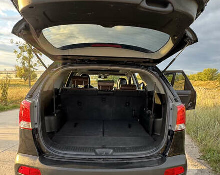 Черный Киа Соренто, объемом двигателя 2.2 л и пробегом 210 тыс. км за 12300 $, фото 4 на Automoto.ua