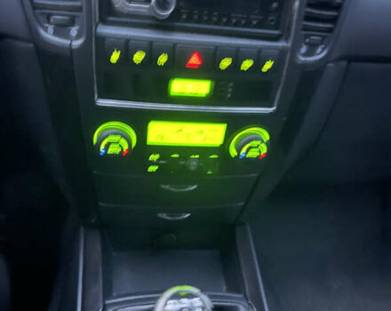 Черный Киа Соренто, объемом двигателя 2.5 л и пробегом 200 тыс. км за 5200 $, фото 13 на Automoto.ua