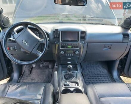 Черный Киа Соренто, объемом двигателя 2.5 л и пробегом 197 тыс. км за 10000 $, фото 11 на Automoto.ua