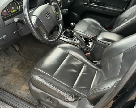 Черный Киа Соренто, объемом двигателя 2.5 л и пробегом 240 тыс. км за 5350 $, фото 9 на Automoto.ua