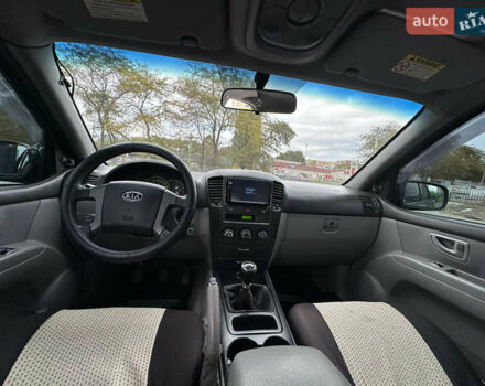 Черный Киа Соренто, объемом двигателя 2.5 л и пробегом 299 тыс. км за 5399 $, фото 24 на Automoto.ua