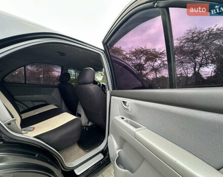 Черный Киа Соренто, объемом двигателя 2.5 л и пробегом 299 тыс. км за 5399 $, фото 25 на Automoto.ua