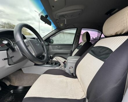 Черный Киа Соренто, объемом двигателя 2.5 л и пробегом 300 тыс. км за 5399 $, фото 17 на Automoto.ua