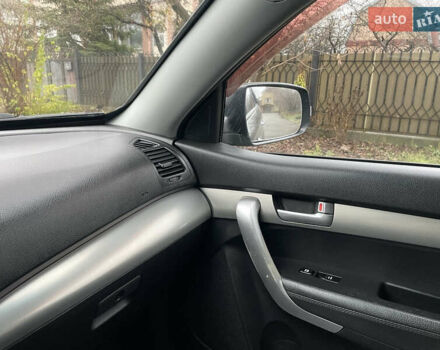 Чорний Кіа Соренто, об'ємом двигуна 2.2 л та пробігом 247 тис. км за 11999 $, фото 21 на Automoto.ua