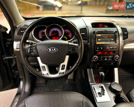 Чорний Кіа Соренто, об'ємом двигуна 2.2 л та пробігом 250 тис. км за 12999 $, фото 13 на Automoto.ua